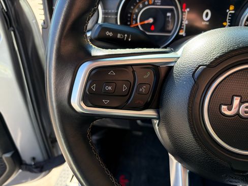 Used 2018 Jeep Wrangler Unlimited Sahara image 14