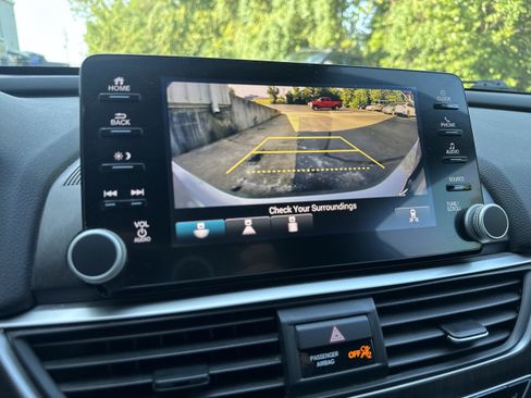 Used 2018 Honda Accord EX image 17