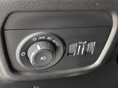 Used 2025 Jeep Grand Cherokee Limited image 18