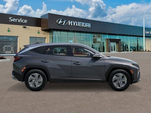 New 2026 Hyundai Tucson Blue SE image 6