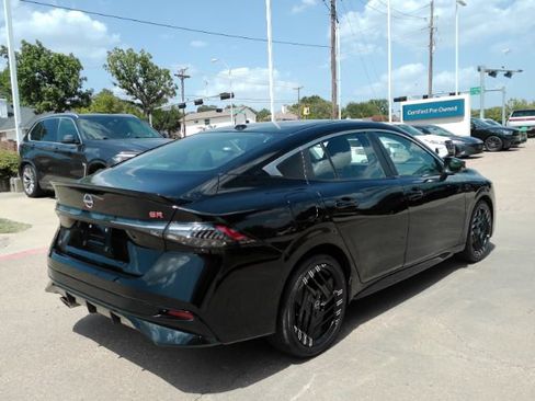 Used 2026 Nissan Sentra SR w/ Floor Mat Package FWD image 6