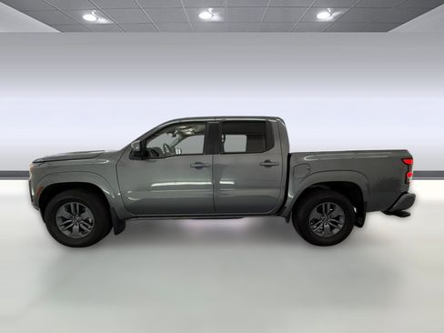 Used 2025 Nissan Frontier SV RWD image 2