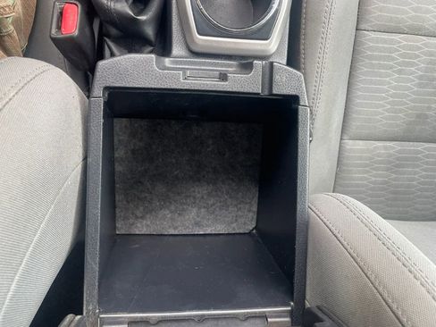 Used 2018 Toyota Tacoma SR5 AWD/4WD image 17