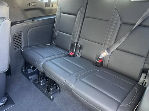 Used 2022 Chevrolet Suburban Premier AWD/4WD image 17