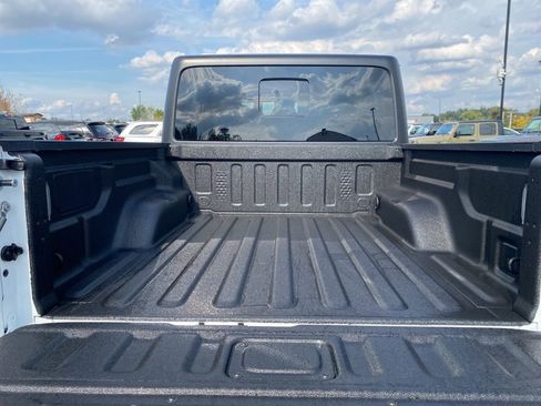 New 2025 Jeep Gladiator Sport image 14