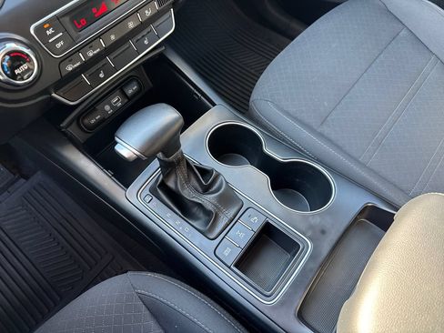 Used 2019 Kia Sorento S AWD/4WD image 25