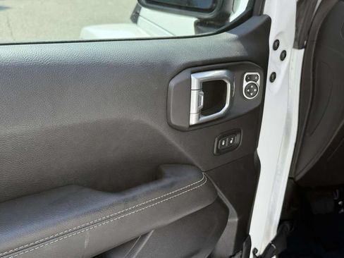 Used 2022 Jeep Wrangler Unlimited Sahara w/ Cold Weather Group AWD/4WD image 32