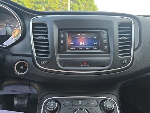 Used 2015 Chrysler 200 Limited image 20