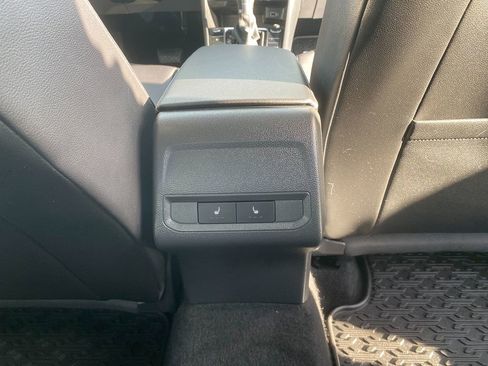 Used 2019 Volkswagen Jetta SE w/ Cold Weather Package image 28