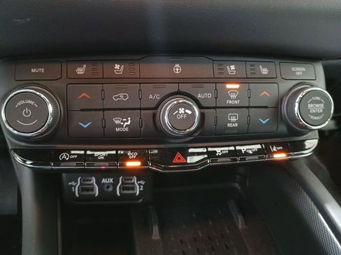 Used 2025 Dodge Durango GT AWD/4WD image 21