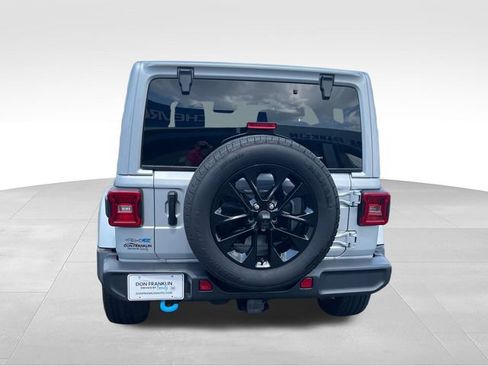 Used 2024 Jeep Wrangler Unlimited Sahara w/ Technology Group AWD/4WD image 4