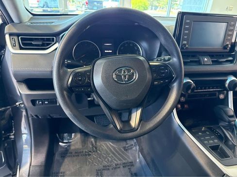 Used 2019 Toyota RAV4 LE w/ Carpet Mat Package AWD/4WD image 18