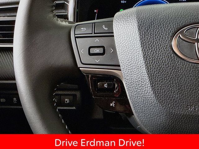 Used 2026 Toyota Camry SE FWD image 13