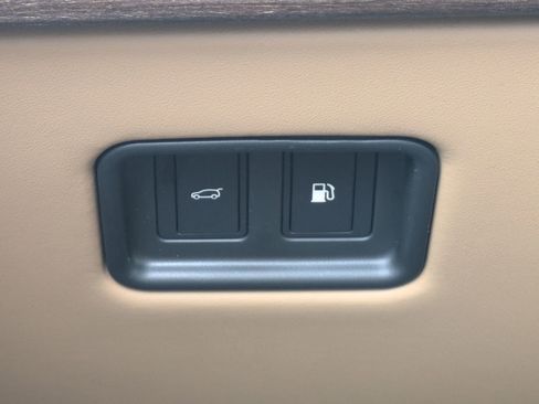 New 2025 Land Rover Range Rover SE image 18