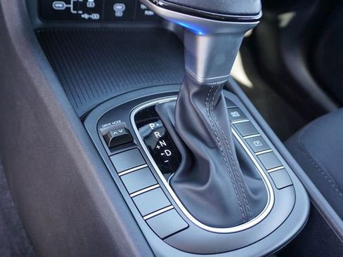 Used 2025 Hyundai Kona SEL image 16