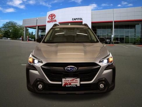 Used 2025 Subaru Outback Premium AWD/4WD image 7
