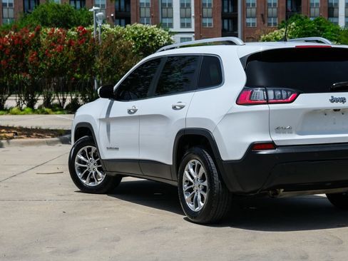 Used 2019 Jeep Cherokee Latitude Plus w/ Comfort/Convenience Group AWD/4WD image 24