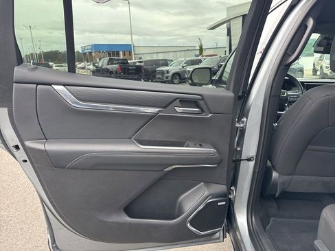 Used 2025 GMC Acadia Elevation image 30