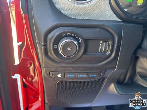 Used 2025 Jeep Wrangler Unlimited Sahara AWD/4WD image 5