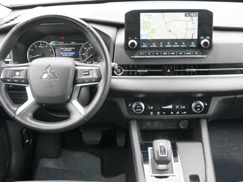 Used 2023 Mitsubishi Outlander SE FWD image 23