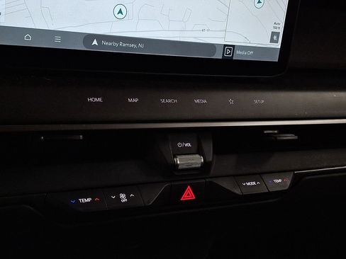 Used 2024 Kia EV9 Wind image 11