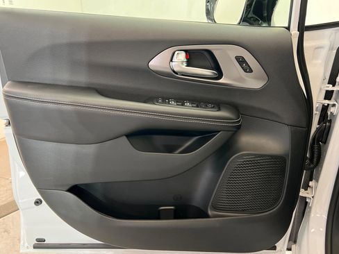 New 2026 Chrysler Pacifica Select w/ S Appearance Package image 14