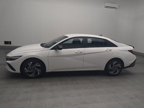 Used 2025 Hyundai Elantra Sport FWD image 2
