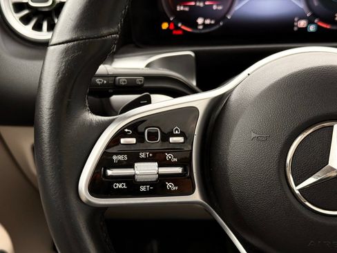 Used 2023 Mercedes-Benz GLB 250 w/ Premium Package image 34