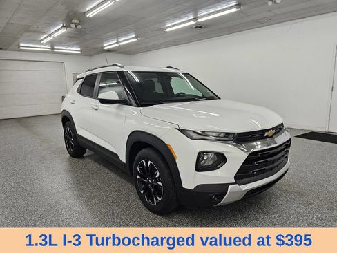Used 2022 Chevrolet TrailBlazer LT w/ Convenience Package FWD image 3