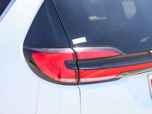 Used 2022 Chrysler Pacifica Touring-L FWD image 9