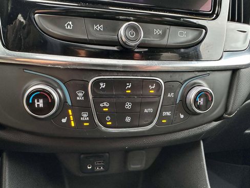 Certified 2023 Chevrolet Traverse LT w/ LT Premium Package image 31