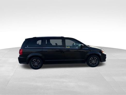 Used 2017 Dodge Grand Caravan SXT image 11