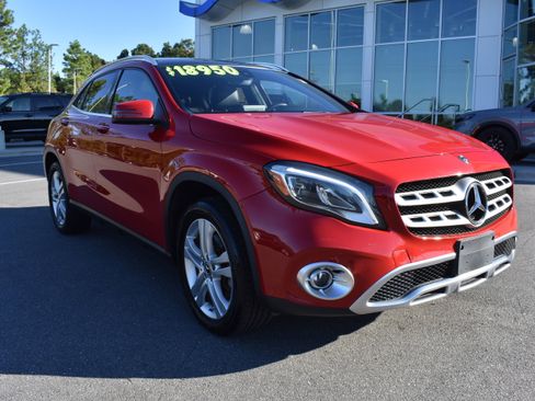 Used 2019 Mercedes-Benz GLA 250 4MATIC image 3