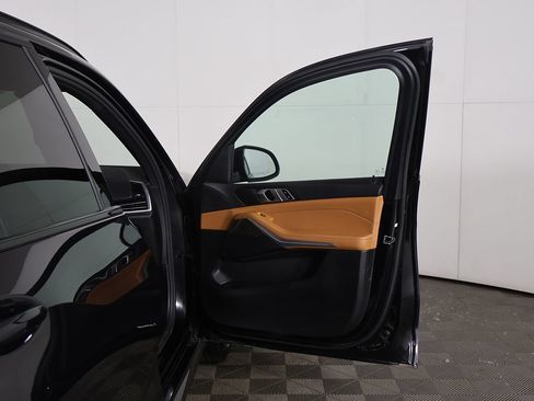 Used 2022 BMW X5 xDrive40i AWD/4WD image 22
