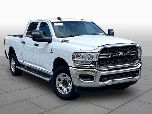 Used 2024 RAM 2500 Tradesman w/ Chrome Appearance Group AWD/4WD image 3