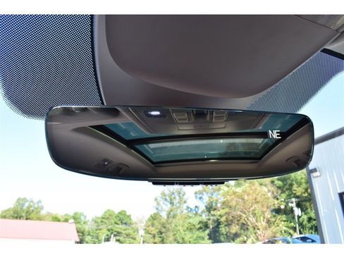 Used 2023 Volkswagen Taos SE w/ Panoramic Sunroof Package image 34