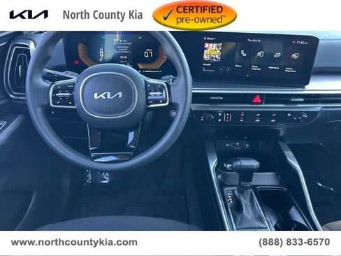 Certified 2025 Kia Sorento LX image 11