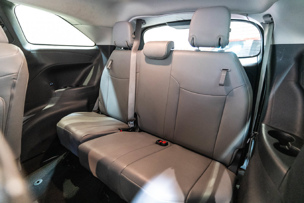 Used 2025 Toyota Sienna XLE FWD image 34