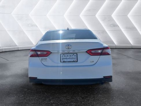 Used 2020 Toyota Camry LE image 6