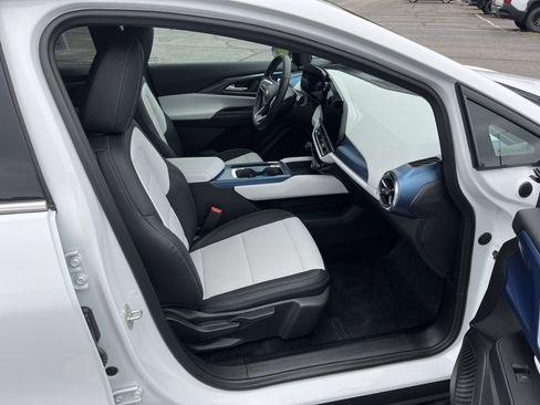 Used 2025 Chevrolet Equinox EV LT w/ Convenience Package image 15