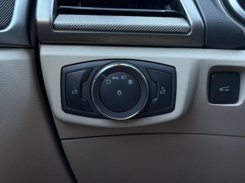 Used 2019 Ford Fusion SE FWD image 26