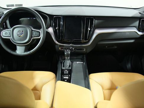 Used 2020 Volvo XC60 T5 Momentum w/ Protection Package Premier AWD/4WD image 5
