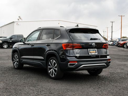 Used 2024 Volkswagen Taos SE FWD image 7
