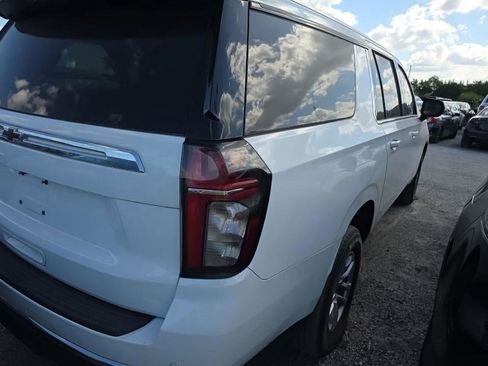 Used 2021 Chevrolet Suburban LS w/ Driver Alert Package RWD image 3