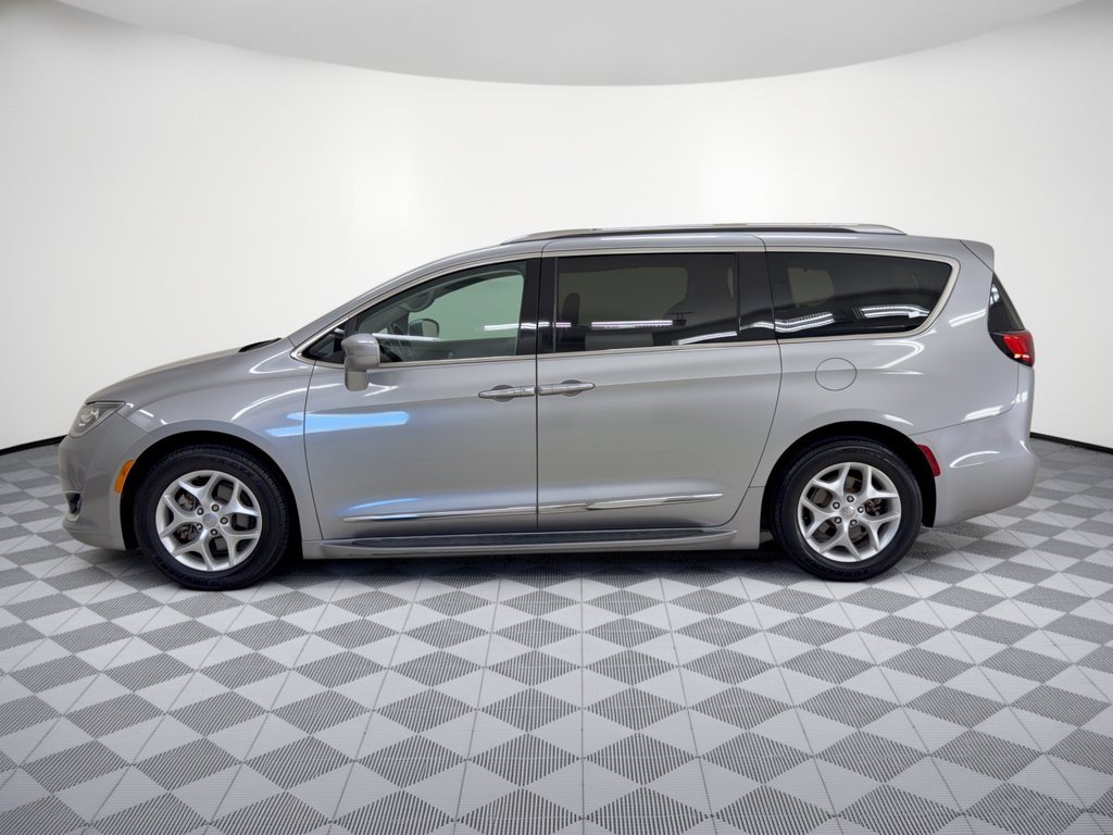 Used 2017 Chrysler Pacifica Touring-L Plus w/ Tire & Wheel Group FWD image 2