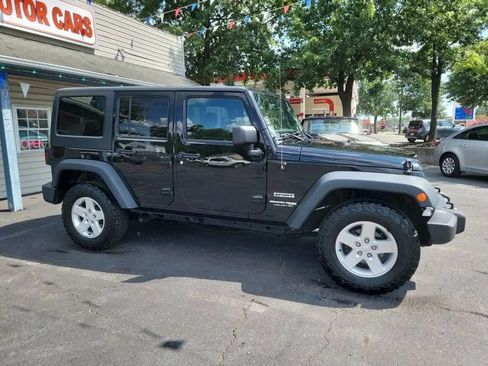 Used 2018 Jeep Wrangler Unlimited Sport S AWD/4WD image 4