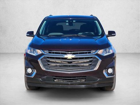Used 2021 Chevrolet Traverse LT image 2