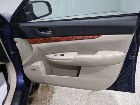 Used 2011 Subaru Outback 2.5i Limited image 22