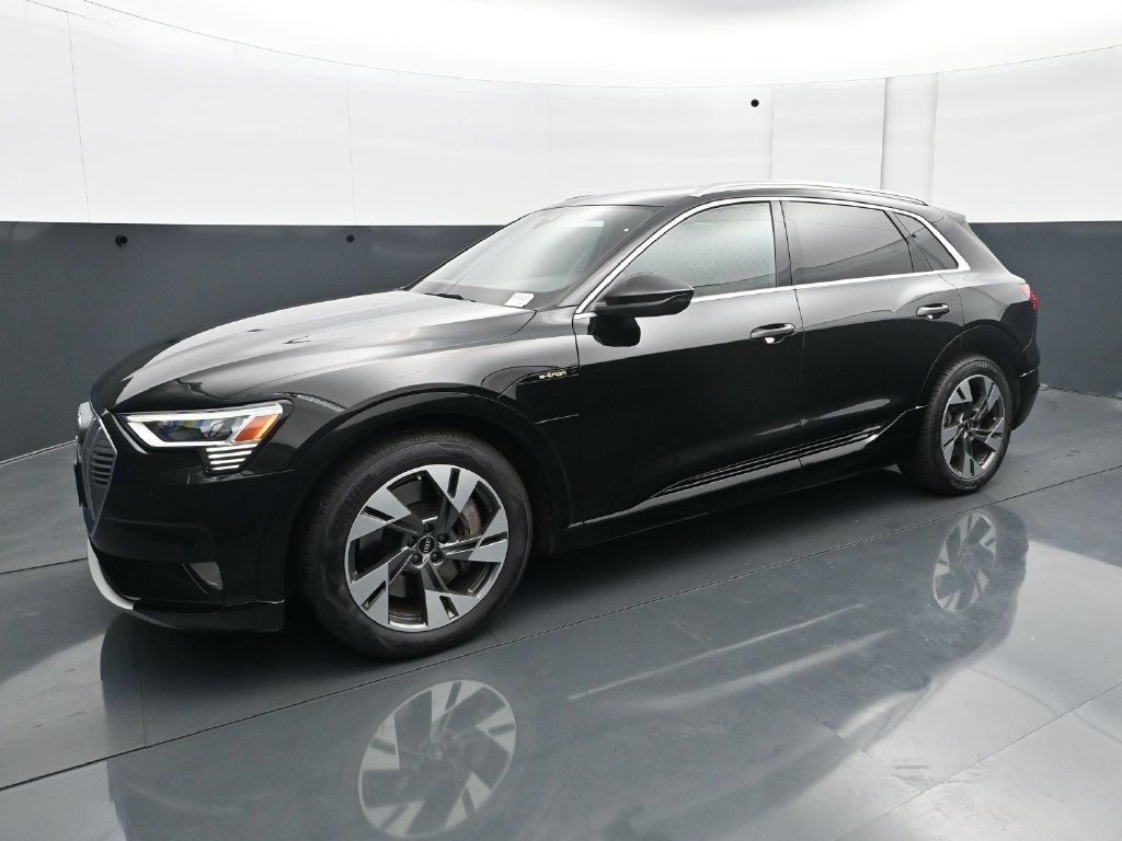 Used 2023 Audi e-tron Premium AWD/4WD image 2