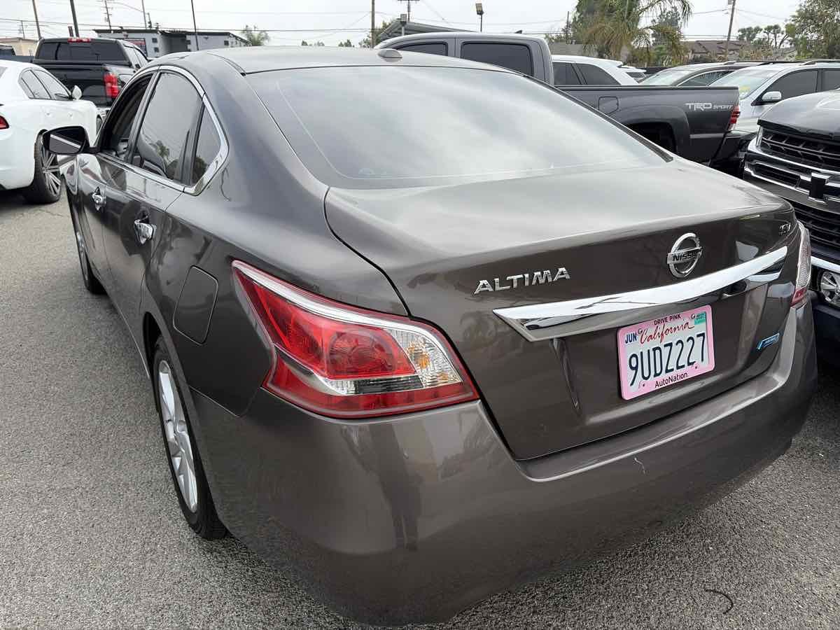 Used 2013 Nissan Altima 2.5 SV w/ 2.5SV Convenience Pkg FWD image 3